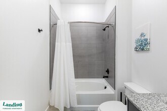 650 E Sycamore St, Unit 3117 in Denton, TX - Foto de edificio - Building Photo