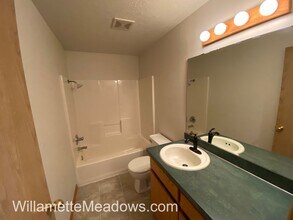 850 N 10th Pl in Aumsville, OR - Building Photo - Building Photo