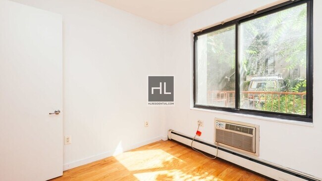 924 Metropolitan Ave in Brooklyn, NY - Building Photo - Building Photo