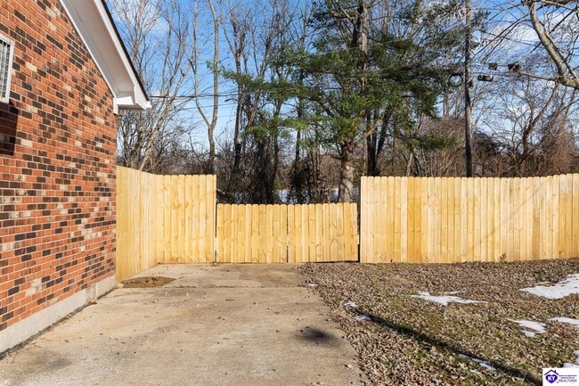 1045 Greenway Dr in Elizabethtown, KY - Building Photo - Building Photo