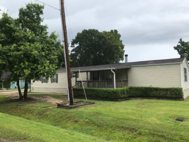 320 Stewart St in Kountze, TX - Building Photo - Building Photo