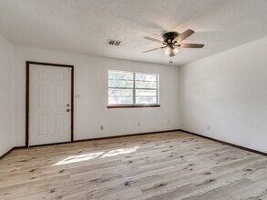 1506 Farmington Ave in Norman, OK - Building Photo - Building Photo
