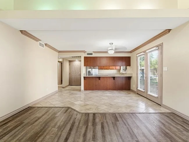 7675 N 1st St, Unit 109 in Fresno, CA - Foto de edificio - Building Photo