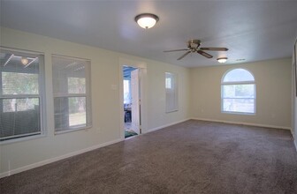12001 4th St in Santa Fe, TX - Building Photo - Building Photo