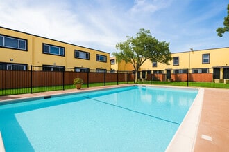 Vineyard Townhomes in Napa, CA - Foto de edificio - Building Photo