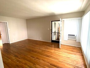 556 Kings N Rd, Unit Kings #5 in West Hollywood, CA - Foto de edificio - Building Photo