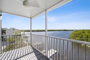 689 NE 6th Ct in Boynton Beach, FL - Building Photo