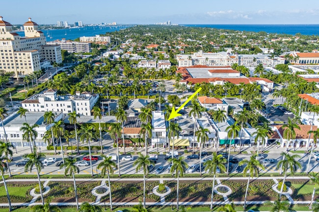 261 Royal Poinciana Way in Palm Beach, FL - Building Photo - Building Photo