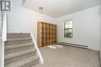 32-32 Hogarth Ave in Toronto, ON - Building Photo - Building Photo