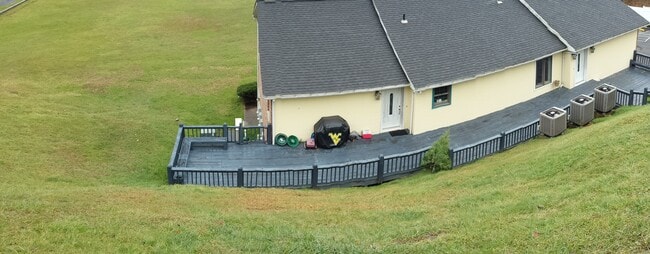 54 Veres Dr, Unit 54 Veres Drive in Chapmanville, WV - Building Photo - Building Photo