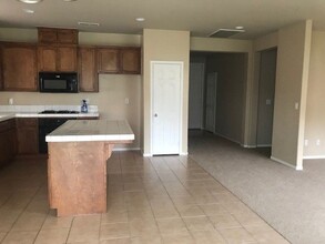 11900 Nebula Ct in Bakersfield, CA - Building Photo - Building Photo