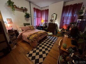 16 Davis Ave, Unit 3 in Brookline, MA - Building Photo