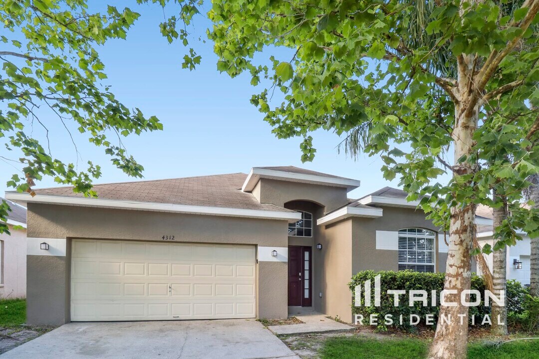 4312 Hidden Meadow Dr in Kissimmee, FL - Building Photo