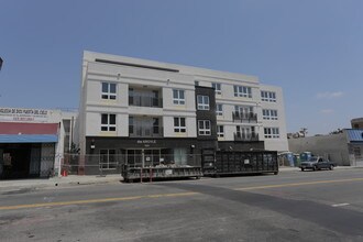 The Argyle Apartments in Los Angeles, CA - Building Photo - Building Photo