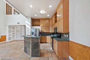 819 James St in Ft. Myers, FL - Building Photo