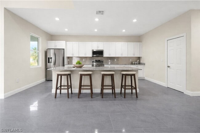 1043 Albert Ave in Lehigh Acres, FL - Building Photo - Building Photo