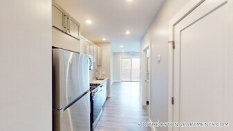 55 W Fifth St, Unit 404 in Boston, MA - Building Photo