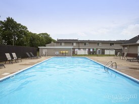 Parkview Townhomes in Columbus, IN - Building Photo