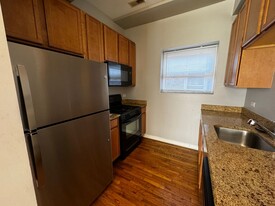 4724 N Bernard St, Unit 2W Apartamentos