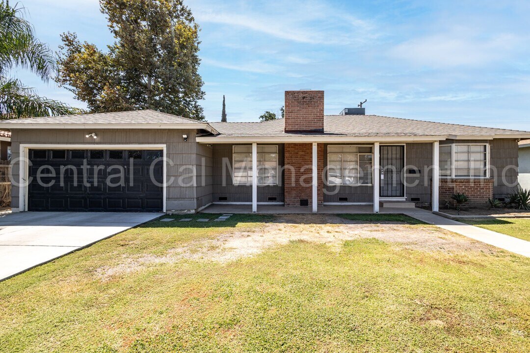 3815 Navajo Ave in Bakersfield, CA - Building Photo