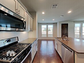 13800 Lyndhurst St in Austin, TX - Building Photo - Building Photo