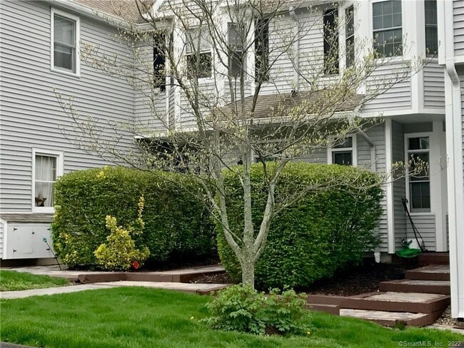 75 Katherine Ct in Shelton, CT - Building Photo - Building Photo