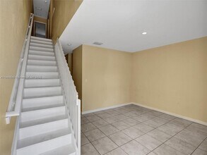 425 NW 40th Ct in Oakland Park, FL - Building Photo - Building Photo