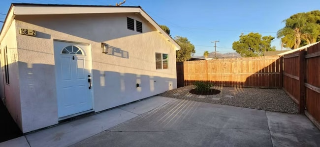 156 E Marshall Blvd in San Bernardino, CA - Foto de edificio - Building Photo