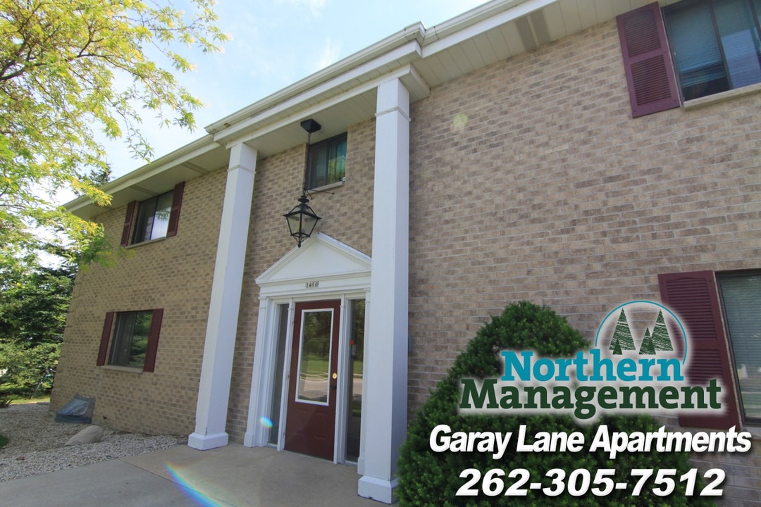 Garay Lane in Port Washington, WI - Foto de edificio