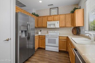 15925 W Sunstone Ln in Surprise, AZ - Foto de edificio - Building Photo