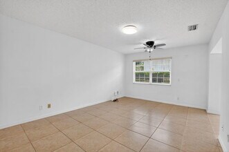 6671 Via Regina in Boca Raton, FL - Building Photo - Building Photo