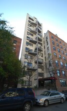 Bank Street House Apartments in New York, NY - Building Photo - Building Photo