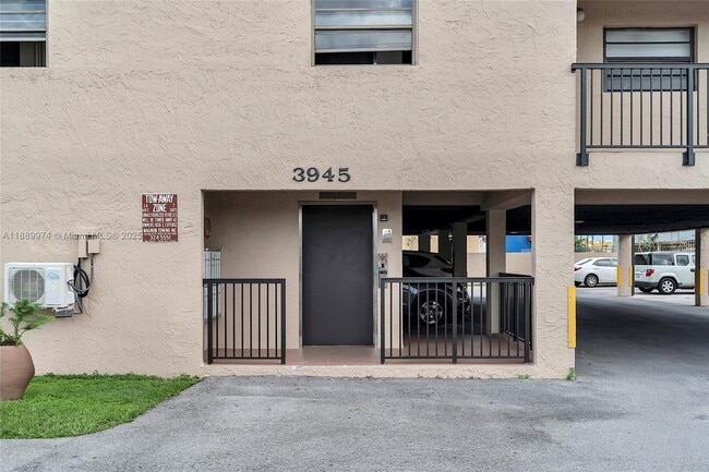 3945 SW 89th Ave in Miami, FL - Building Photo - Building Photo