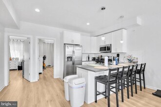 385 Martin St in Philadelphia, PA - Building Photo - Building Photo