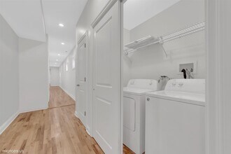 6711 S Paxton Ave in Chicago, IL - Building Photo - Building Photo