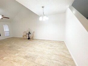 13897 Hollowgreen Dr in Houston, TX - Building Photo - Building Photo
