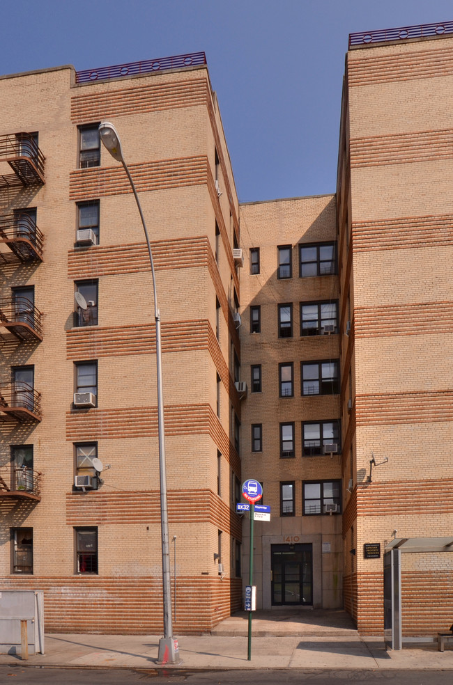 1410 Morris Avenue in Bronx, NY - Foto de edificio - Building Photo