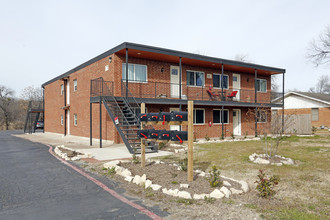 Willows Apartments in Fort Worth, TX - Building Photo - Primary Photo