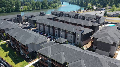 RiverStone Villas in Kelso, WA - Building Photo - Building Photo