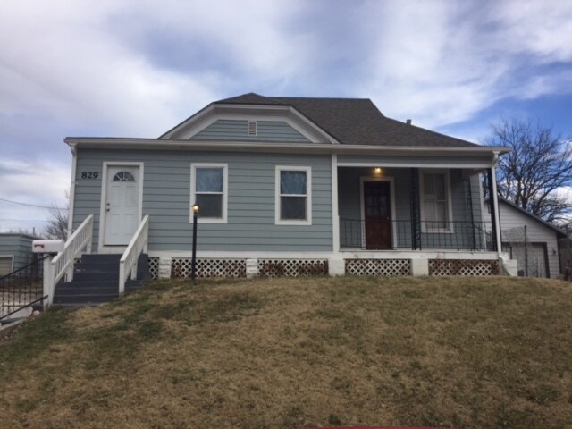 829 Sherman St in Salina, KS - Building Photo