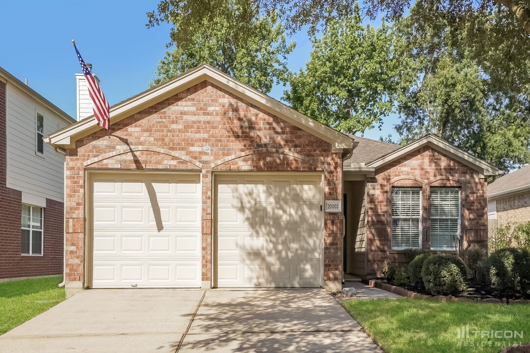 20003 Cypresswood Cr in Spring, TX - Building Photo