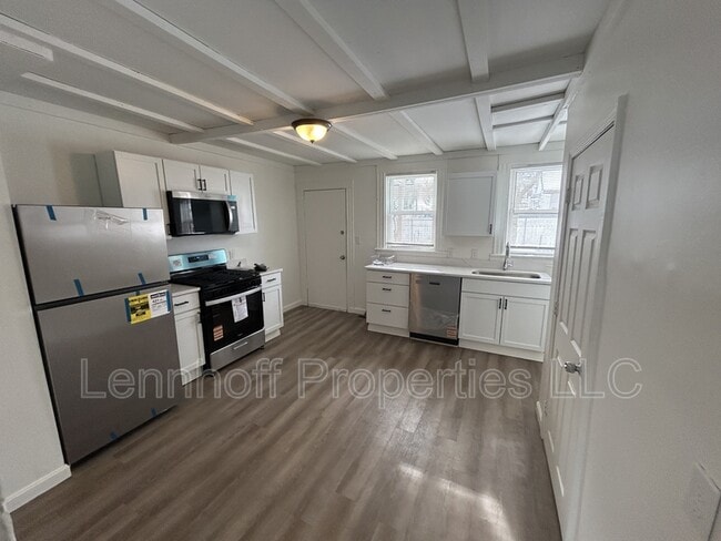 27 Hilton St in Framingham, MA - Building Photo - Building Photo