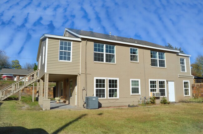 720 N Lincoln Ave, Unit A in Sand Springs, OK - Foto de edificio - Building Photo