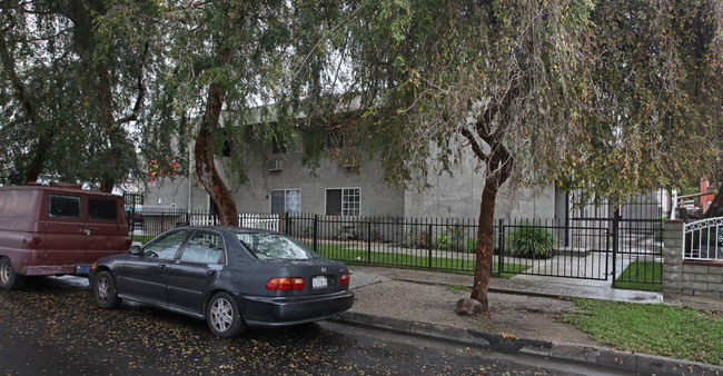 300 Newland St in Los Angeles, CA - Foto de edificio - Building Photo