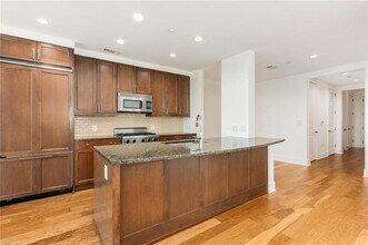 3630 Peachtree Rd in Atlanta, GA - Building Photo - Building Photo