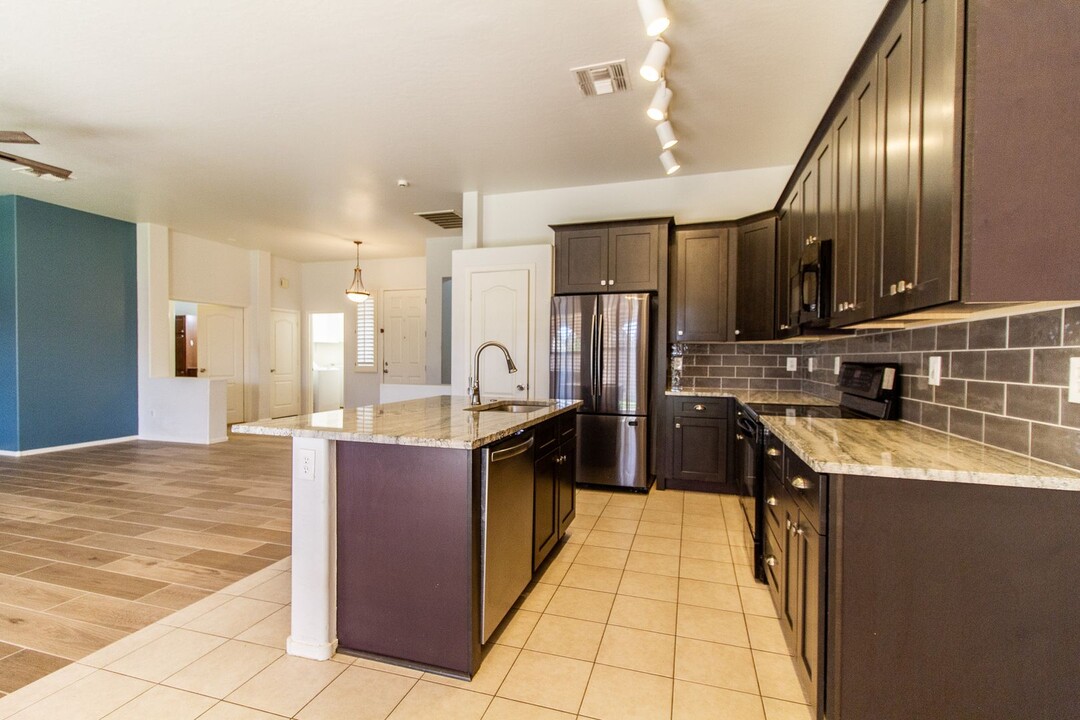 2935 E Harwell Rd in Gilbert, AZ - Building Photo