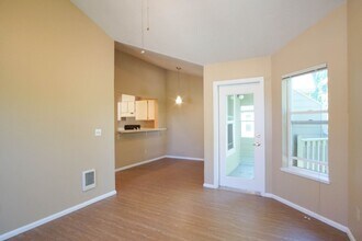 228 SW Meade St in Portland, OR - Building Photo - Building Photo