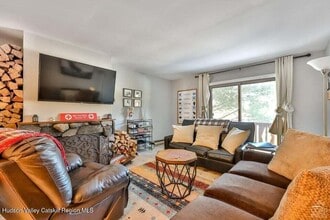 76 Hunter Dr in Hunter, NY - Building Photo - Building Photo