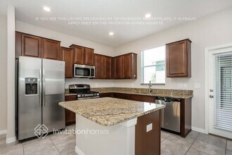 6341 Shore Vista Pl in Apollo Beach, FL - Foto de edificio - Building Photo