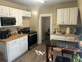 35 Grove St in Rochester, NH - Building Photo